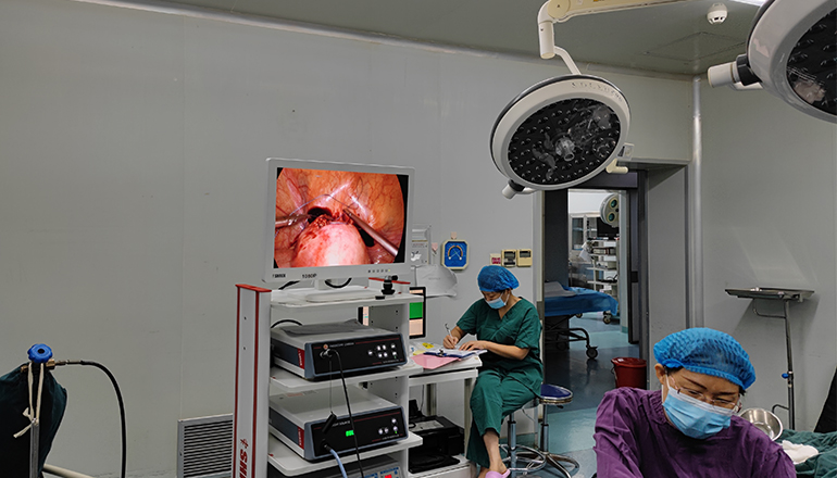 What endoscopic equipment is needed for laparoscopic surgery.