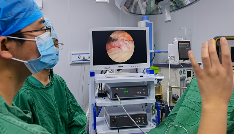 Meniscus root repair technique under arthroscopy